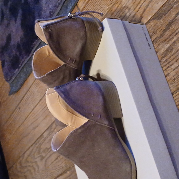 Kenneth Cole gray booties size 7 - Picture 4 of 12